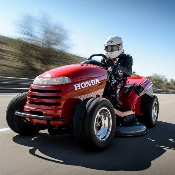 Газонокосилка Honda поставила новый скоростной рекорд книги Гиннеса